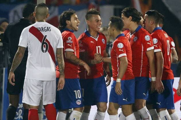 Football , Chile v Peru. Copa America Championship 2015 . Chile s player Eduardo Vargas, center, celebrates wit teammates scorung against Peru during the 2015 Copa America football championship semifinal match at the National stadium in Santiago, Chile. 29 06 2015 AndresxPina Photosport Chile v Peru, Copa America 2015. 