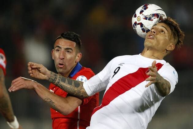 Copa America Championship 2015 . Chile s player Mauricio Isla, left, battles for the ball against Paolo Guerrero of Peru during the 2015 Copa America football championship semifinal match at the National stadium in Santiago, Chile. 29 06 2015 AndresxPina Photosport Chile v Peru, Copa America 2015. 