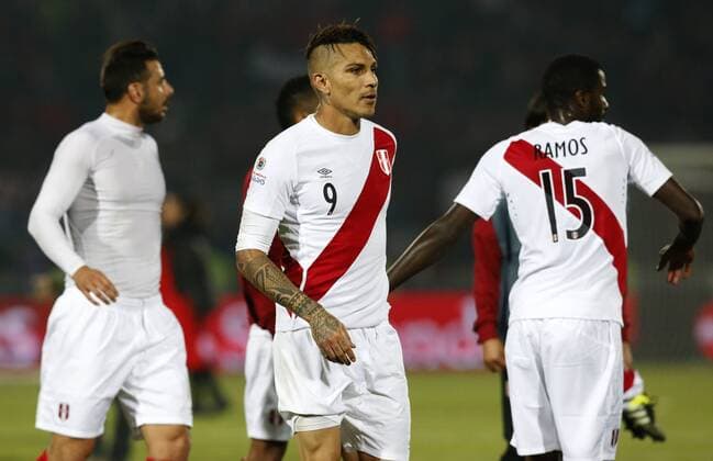 Chile v Peru. Copa America 2015 . Peru s players leave the pitch after their semifinals of the 2015 Copa America football match held at the Nacional stadium in Santiago, Chile. 29 06 2015 MartinxThomas Photosport Chile v Peru, Copa America 2015. 