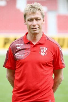 Hallescher FC Fußball Saison 2015-16 Halle Saale, 29.06.2015, Fussball, 3. Liga, Saison 2015 - 2016. , Hallescher FC Mannschaftsfototermin Portrait Porträt. , Im Bild: Trainer Sven Köhler Koehler. ,