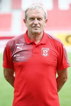 Hallescher FC Fußball Saison 2015-16 Halle Saale, 29.06.2015, Fussball, 3. Liga, Saison 2015 - 2016. , Hallescher FC Mannschaftsfototermin Portrait Porträt. , Im Bild: Co-Trainer Dieter Strozniak. ,