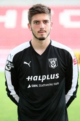 Hallescher FC Fußball Saison 2015-16 Halle Saale, 29.06.2015, Fussball, 3. Liga, Saison 2015 - 2016. , Hallescher FC Mannschaftsfototermin Portrait Porträt. , Im Bild: Torhüter Fabian Bredlow ,