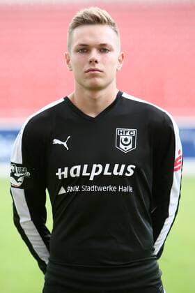 Hallescher FC Fußball Saison 2015-16 Halle Saale, 29.06.2015, Fussball, 3. Liga, Saison 2015 - 2016. , Hallescher FC Mannschaftsfototermin Portrait Porträt. , Im Bild: Torhüter Tom Müller. ,