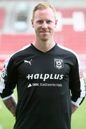 Hallescher FC Fußball Saison 2015-16 Halle Saale, 29.06.2015, Fussball, 3. Liga, Saison 2015 - 2016. , Hallescher FC Mannschaftsfototermin Portrait Porträt. , Im Bild: Torhüter Lukas Königshofer. ,