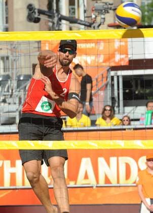 World Championships Beach volleyball Beachvolleyball 2015 The Netherlands World Championships Beach Volleyball 2015 Amsterdam The Netherlands 30th June 2015 With temperatures in the high twenties the World Championships Beach volleyball continue on Dam Square in the centre of Amsterdam. In the evening session Ricardo Santos and Emanuel Rego (BRA) beat Pablo Herrera and Adrian Gavira (ESP). Gavira smashes the ball over the net. 