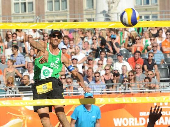 World Championships Beach volleyball Beachvolleyball 2015 The Netherlands World Championships Beach Volleyball 2015 Amsterdam The Netherlands 30th June 2015 With temperatures in the high twenties the World Championships Beach volleyball continue on Dam Square in the centre of Amsterdam. In the evening session Ricardo Santos and Emanuel Rego (BRA) beat Pablo Herrera and Adrian Gavira (ESP). Emanuel hits the ball over the net. 