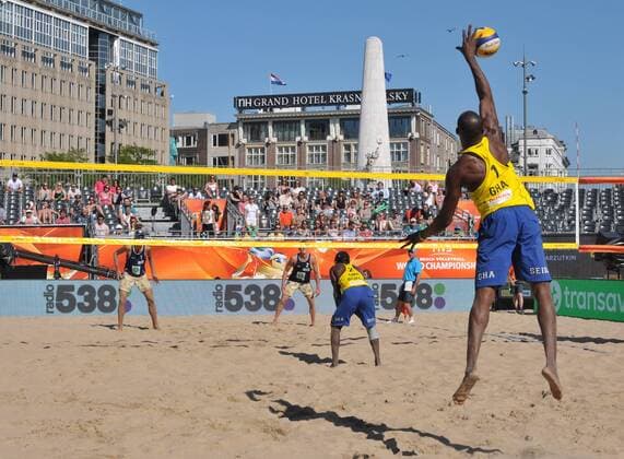 World Championships Beach volleyball Beachvolleyball 2015 The Netherlands World Championships Beach Volleyball 2015 Amsterdam The Netherlands 30th June 2015 With temperatures in the high twenties the World Championships Beach volleyball continue on Dam Square in the centre of Amsterdam. In the evening session Oleg Stoyanovskiy and Artem Yarzutkin (RUS) beat public favorites Jonathan Scott Sarpong and Edward Ajanako (GHA). Ajanko serves for Ghana 