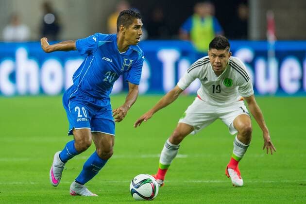 July 1, 2015: Honduras midfielder Jorge Claros (20) controls the ball in front of Mexico forward Oribe Peralta (19) during the 2nd half of an international soccer match between Honduras and Mexico at NRG Stadium in Houston, TX. The game ended in a 0-0 draw... Soccer 2015: Honduras vs Mexico JUL 1 - ZUMAc04_