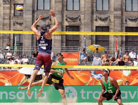 Aktuell Beachvolleyball WM in Amsterdam Brunner (L) of USA in action against Emanuel (C) and Ricardo of Brazil on July 2 ,2015 in Amsterdam,Netherlands durind time out Beach volleyball Beachvolleyball World Championships. Imago Paulo Amorim