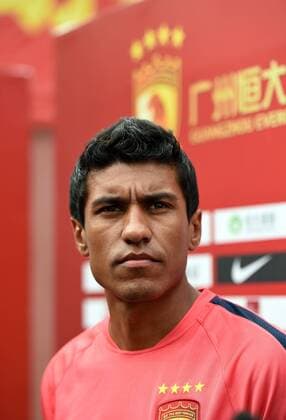 (150702) --GUANGZHOU, July 2, 2015 -- Brazilian football player Jose Paulo Bezerra Maciel Junior (Paulinho) answers questions after a training session in Guangzhou, China, July 2, 2015. Paulinho moved from Tottenham Hotspur of English Premier League to Chinese Super League champion Guangzhou Evergrande on a four-year deal. ) (SP)CHINA-GUANGZHOU-FOOTBALL-PAULINHO LiuxDawei 