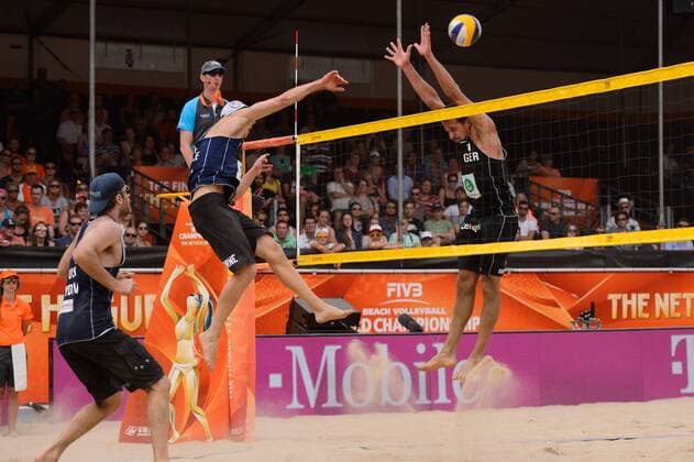 02.07.2015, Den Haag, Hofvijver Stadion World Championships Weltmeisterschaft 2015, 2. K.O. Runde Angriff Tri Bourne ( 2 USA) - Block Jonathan Erdmann ( 1 GER)