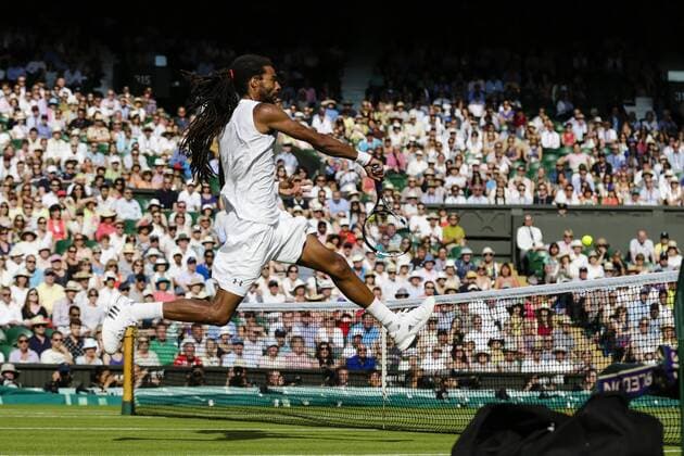 Aktuell Tennis, Wimbledon, Tag 4, Dustin Brown gewinnt gegen Rafael Nadal 02.07.2015. Wimbledon, England. The Wimbledon Tennis Championships. Gentlemen& x2019;s Singles second round match between tenth seed Rafael Nadal (ESP) and Dustin Brown (GER). Dustin Brown smashes home a winner in typically flamboyant style xCraigxMercerx  ActionPlus11636996