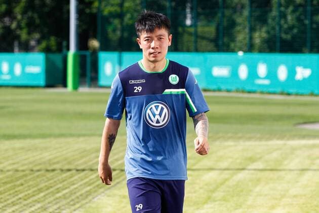 Zhang Xizhe (VfL Wolfsburg) - 1. Fußball Bundesliga Trainingsauftakt Saison 2015-2016 VfL Wolfsburg an der Volkswagen Arena in Wolfsburg - Einzelbild,Deutschland, Fußball, Mann, Maenner,02.07.2015