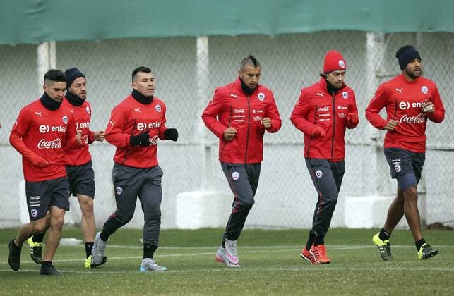 Chile s players attend a training session in Santiago, Chile, on July 2, 2015. Chile will face Argentina in the final match of the America Cup Chile 2015 on Saturday. Juan Roleri TELAM) (vf) (SP)CHILE-SANTIAGO-COPA AMERICA-TRAINING e TELAM 