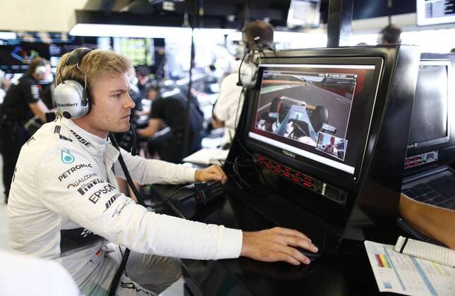 Motorsports: FIA Formula One World Championship WM Weltmeisterschaft 2015, Grand Prix of Great Britain, 6 Nico Rosberg (GER, Mercedes AMG Petronas Formula One Team), xHOCHxZWEIx