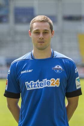 Aktuell Fußball, 2. BL, SC Paderborn 07 Porträttermin Paderborn, Deutschland 03. Juli 2015: 2015 2016 - SC Paderborn 07 Florian Ruck (SC Paderborn) rp