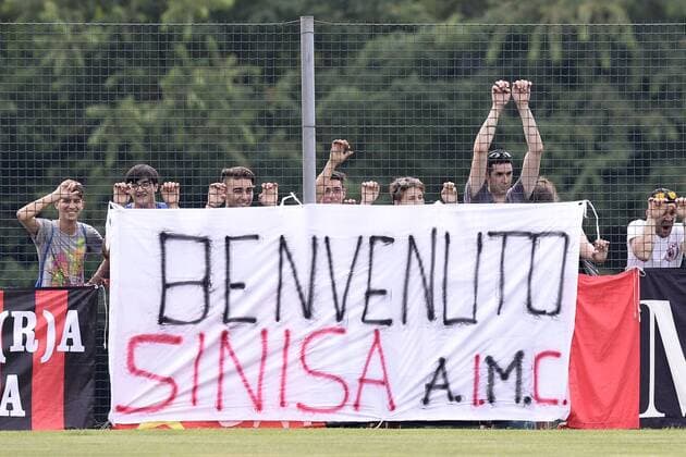 Aktuell Fußball, Italien, Training AC Mailand Carnago AC Milan Training striscione tifosi Milan 