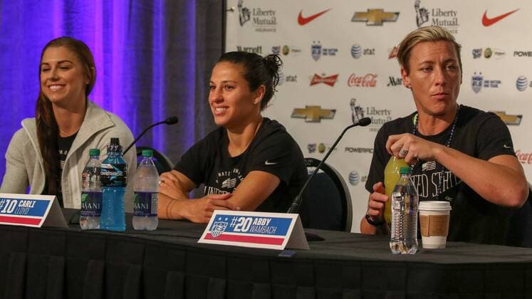 v.li.: Alex Morgan (USA), Carli Lloyd (USA), Abby Wambach (USA), auf der Pressekonferenz der USA vor dem Finale gegen Japan, Fussball, FIFA Frauen-WM 2015, Pressekonferenz, xozx