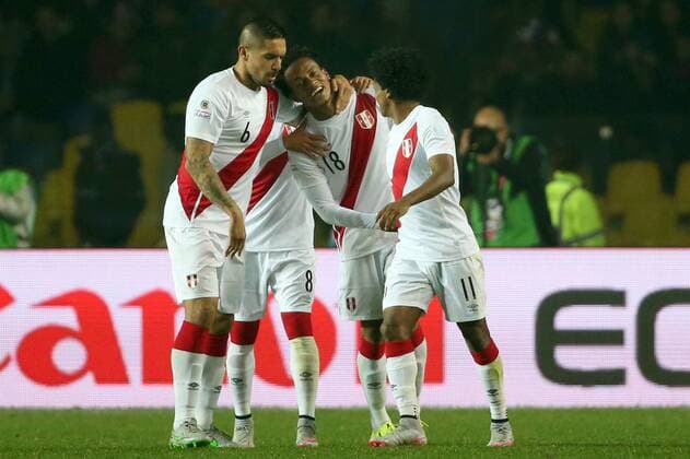 Aktuell Fußball, Copa America, Spiel um Platz 3, Peru - Paraguay Football, Peru v Paraguay. Copa America 2015. Peru s player Andre Carrillo celebrates his goal against Paraguay during the Copa America 2015 third place, at Bicentenario Ester Roa stadium. Concepcion, Chile. 03 07 2015 Dragomir Yankovic Photosport Peru v Paraguay, tercer lugar Copa America 2015. 