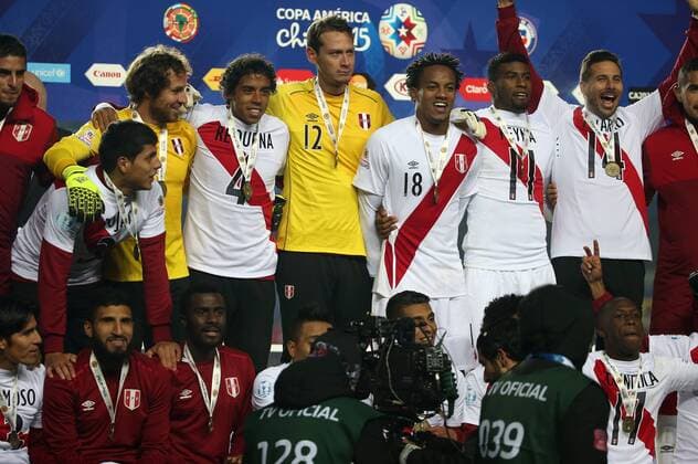 Aktuell Fußball, Copa America, Spiel um Platz 3, Peru - Paraguay Football, Peru v Paraguay. Copa America 2015. Peru s players celebrate their victory against Paraguay for Copa America 2015 third place, at Bicentenario Ester Roa stadium. Concepcion, Chile. 03 07 2015 Dragomir Yankovic Photosport Peru v Paraguay, tercer lugar Copa America 2015. 