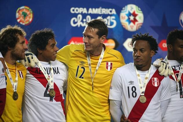 Aktuell Fußball, Copa America, Spiel um Platz 3, Peru - Paraguay Football, Peru v Paraguay. Copa America 2015. Peru s players celebrate their victory against Paraguay for Copa America 2015 third place, at Bicentenario Ester Roa stadium. Concepcion, Chile. 03 07 2015 Dragomir Yankovic Photosport Peru v Paraguay, tercer lugar Copa America 2015. 