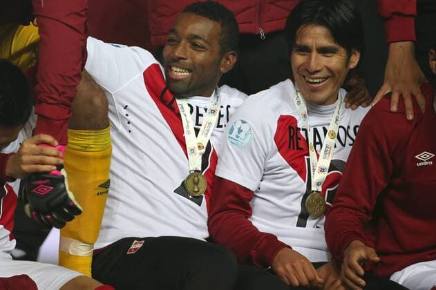 Aktuell Fußball, Copa America, Spiel um Platz 3, Peru - Paraguay Football, Peru v Paraguay. Copa America 2015. Peru s players celebrate their victory against Paraguay for Copa America 2015 third place, at Bicentenario Ester Roa stadium. Concepcion, Chile. 03 07 2015 Dragomir Yankovic Photosport Peru v Paraguay, tercer lugar Copa America 2015. 