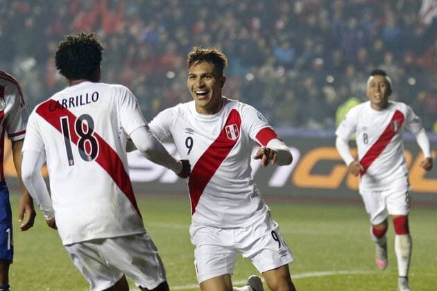 Aktuell Fußball, Copa America, Spiel um Platz 3, Peru - Paraguay Football, Peru v Paraguay. Copa America 2015. Peru s player JosÃˆ Paolo Guerrerocelebrates his goal against Paraguay during the Copa America 2015 third place, at Bicentenario Ester Roa stadium. Concepcion, Chile. 03 07 2015 Alejandro ZoÃ’ez Photosport Peru v Paraguay, tercer lugar Copa America 2015. 