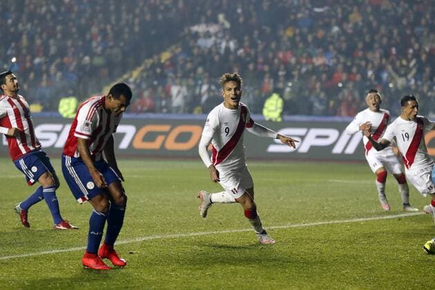 Aktuell Fußball, Copa America, Spiel um Platz 3, Peru - Paraguay Football, Peru v Paraguay. Copa America 2015. Peru s player Jose Paolo Guerrerocelebrates his goal against Paraguay during the Copa America 2015 third place, at Bicentenario Ester Roa stadium. Concepcion, Chile. 03 07 2015 Alejandro Zonez Photosport Peru v Paraguay, tercer lugar Copa America 2015. 