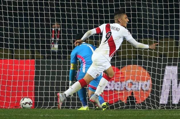 Aktuell Fußball, Copa America, Spiel um Platz 3, Peru - Paraguay Football, Peru v Paraguay. Copa America 2015. Peru s player Paolo Guerrero celebrates his goal against Paraguay during the Copa America 2015 third place, at Bicentenario Ester Roa stadium. Concepcion, Chile. 03 07 2015 Dragomir Yankovic Photosport Peru v Paraguay, tercer lugar Copa America 2015. 
