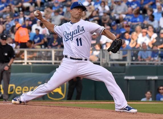 July 03, 2015: Kansas City Royals starting pitcher Jeremy Guthrie (11)pitches in the first inning during a Major League Baseball game between the Minnesota Twins and the Kansas City Royals at Kauffman Stadium in Kansas City. MLB Baseball Herren USA JUL 03 Twins at Royals Icon150703005 EDITORIAL USE ONLY