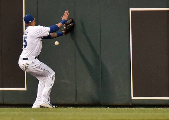 July 03, 2015: Kansas City Royals rightfielder Alex Rios (15) can t catch a foul ball in the fifth inning during a Major League Baseball game between the Minnesota Twins and the Kansas City Royals at Kauffman Stadium in Kansas City. The Royals won in ten innings, 3-2. MLB Baseball Herren USA JUL 03 Twins at Royals Icon150703025 EDITORIAL USE ONLY