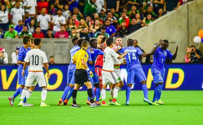 July 1, 2015: Tempers flared late in the match during the Mexico vs Honduras soccer match at NRG Stadium, Houston, Texas. SOCCER: JUL 01 Mexico v Honduras Icon150701050 EDITORIAL USE ONLY