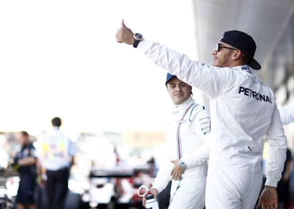 Motorsports: FIA Formula One World Championship WM Weltmeisterschaft 2015, Grand Prix of Great Britain, 44 Lewis Hamilton (GBR, Mercedes AMG Petronas Formula One Team), xHOCHxZWEIx