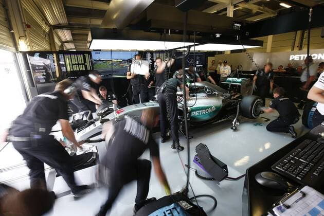 Motorsports: FIA Formula One World Championship WM Weltmeisterschaft 2015, Grand Prix of Great Britain, 44 Lewis Hamilton (GBR, Mercedes AMG Petronas Formula One Team), xHOCHxZWEIx