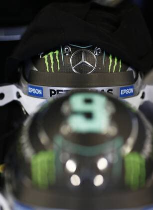 Motorsports: FIA Formula One World Championship WM Weltmeisterschaft 2015, Grand Prix of Great Britain, helmet of 6 Nico Rosberg (GER, Mercedes AMG Petronas Formula One Team), xHOCHxZWEIx