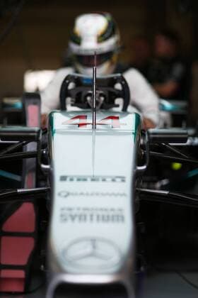 Motorsports: FIA Formula One World Championship WM Weltmeisterschaft 2015, Grand Prix of Great Britain, 44 Lewis Hamilton (GBR, Mercedes AMG Petronas Formula One Team), xHOCHxZWEIx