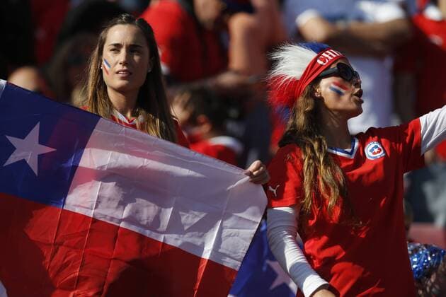 Football, Chile v Argentina Copa America 2015 . Chile s fans cheer against Argentina during the match for finals of the 2015 Copa America at Nacional stadium. Santiago, Chile. 04 07 2015 Marcelo Hernandez Photosport Chile v Argentina o00 Nationalteam , Copa America 2015. 