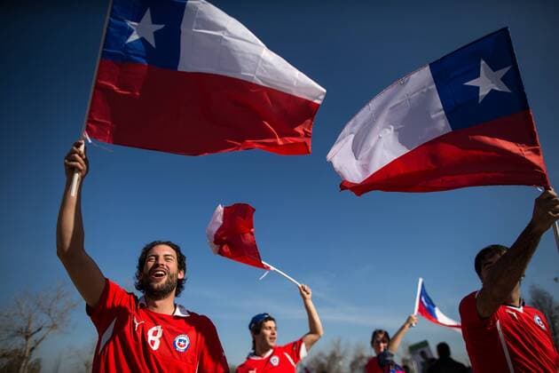 Chile x Argentina SANTIAGO, CHILE - 04 07 2015: CHILE X ARGENTINA - Fans arrive for the match between Chile x Argentina, valid for the final of the Copa America 2015 held at the National Stadium Julio Mart?nez Pr?danos. (Photo: Marcelo Machado de Melo FotoArena)  MarceloxMachadoxdexMelo