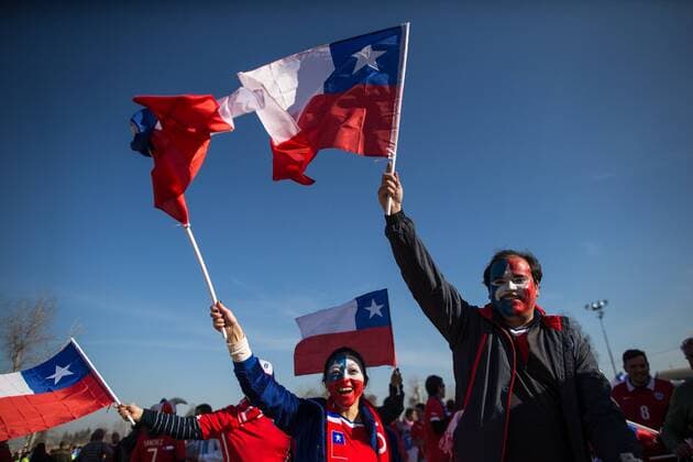 Chile x Argentina SANTIAGO, CHILE - 04 07 2015: CHILE X ARGENTINA - Fans arrive for the match between Chile x Argentina, valid for the final of the Copa America 2015 held at the National Stadium Julio Mart?nez Pr?danos. (Photo: Marcelo Machado de Melo FotoArena)  MarceloxMachadoxdexMelo