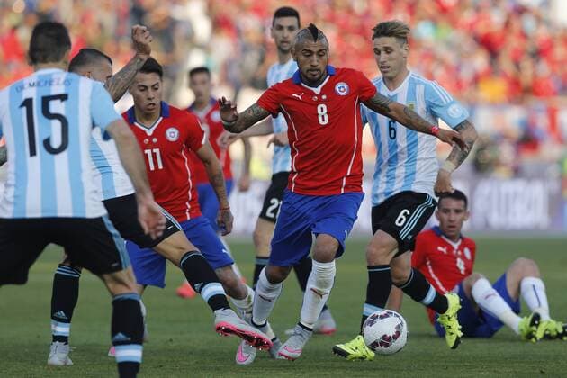 Football, Chile v Argentina Copa America 2015 . Chile s Arturo Vidal play the ball against Argentina during the match for finals of the 2015 Copa America at Nacional stadium. Santiago, Chile. 04 07 2015 Marcelo Hernandez Photosport Chile v Argentina o00 Nationalteam , Copa America 2015. 