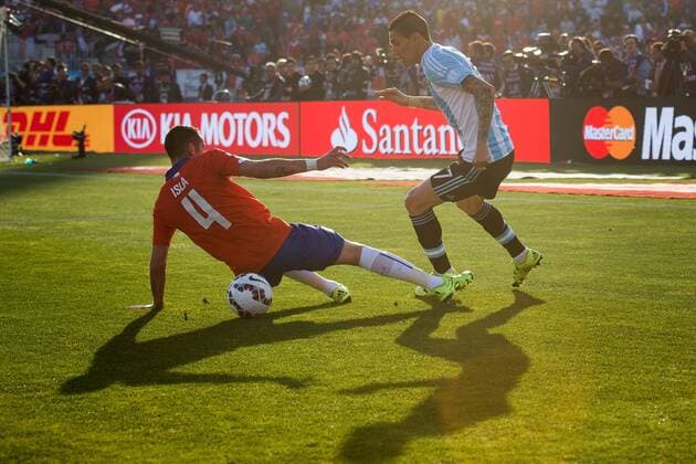 Chile x Argentina SANTIAGO, CHILE - 04 07 2015: CHILE X ARGENTINA - Mauricio Isla from Chile dispute Angel di Maria ball of Argentina during the match between Chile x Argentina, valid for the final of the Copa America 2015 held at the National Stadium Julio Mart?nez Pr?danos. (Photo: Marcelo Machado de Melo FotoArena)  MarceloxMachadoxdexMelo