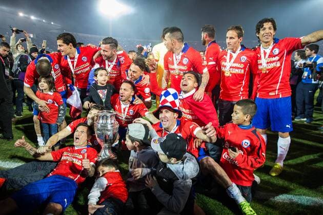 Chile x Argentina SANTIAGO, CHILE - 04 07 2015: CHILE X ARGENTINA - Chile& 39;s pls ces celebrate with the trophy after beating Argentina on penalties disputes in the match between Chile x Argentina, valid for the final of the Copa America 2015 held at the National Stadium Julio Mart?nez Pr?danos. (Photo: Marcelo Machado de Melo FotoArena)  MarceloxMachadoxdexMelo
