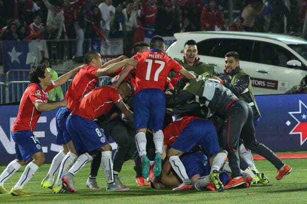 Chile x Argentina SANTIAGO, CHILE - 04 07 2015: CHILE X ARGENTINA - Chile celebrates Campeonata the Copa America in 2015, after the match between Chile x Argentina, the final of the Copa America 2015 held at the National Stadium Julio Mart?nez Pr?danos, Santiago. (Photo: Carlos Ezequiel Vannoni FotoArena)  CarlosxEzequielxVannoni