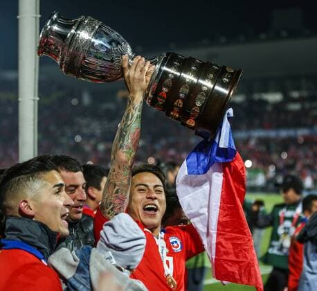 Chile x Argentina SANTIAGO, CHILE - 04 07 2015: CHILE X ARGENTINA - Chile celebrates Campeonata the Copa America in 2015, after the match between Chile x Argentina, the final of the Copa America 2015 held at the National Stadium Julio Mart?nez Pr?danos, Santiago. (Photo: Carlos Ezequiel Vannoni FotoArena)  CarlosxEzequielxVannoni