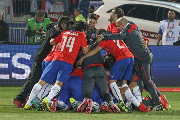 Chile x Argentina SANTIAGO, CHILE - 04 07 2015: CHILE X ARGENTINA - Chile celebrates Campeonata the Copa America in 2015, after the match between Chile x Argentina, the final of the Copa America 2015 held at the National Stadium Julio Mart?nez Pr?danos, Santiago. (Photo: Carlos Ezequiel Vannoni FotoArena)  CarlosxEzequielxVannoni