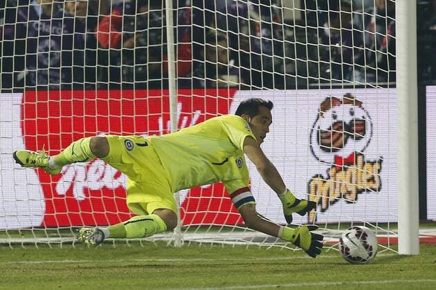 Football, Chile v Argentina. Copa America 2015 . Chile s player Claudio Bravo, take a penalty against Argentina for finals of the 2015 Copa America at Nacional stadium. Santiago, Chile. 04 07 2015 Marcelo Hernandez Photosport Chile v Argentina, Copa America 2015. 
