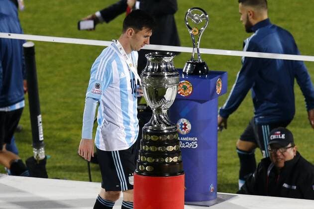 Football, Chile v Argentina. Copa America 2015 . Argentina s player Lionel Messi reacts after losing against Chile during the match for finals of the 2015 Copa America at Nacional stadium. Santiago, Chile. 04 07 2015 Christian Iglesias Photosport Chile v Argentina, Copa America 2015. 