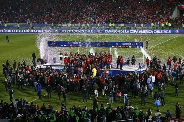 Football, Chile v Argentina. Copa America 2015 . Chile s, players lift the cup after winning the Copa America 2015 in a football match against Chile,Argentina at the Nacional stadium in Santiago, Chile. 04 07 2015 Christian Iglesias Photosport Chile v Argentina, Copa America 2015. 