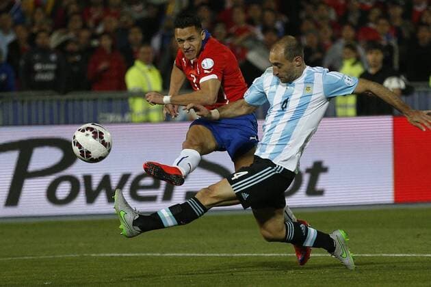 Football, Chile v Argentina. Copa America 2015 . Chile s player Alexis Sanchez, left , battles for the ball against Pablo Zabaleta of Argentina during the match of finals of the 2015 Copa America at Nacional stadium. Santiago, Chile. 04 07 2015 Marcelo Hernandez Photosport Chile v Argentina, Copa America 2015. 