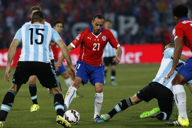 Football, Chile v Argentina. Copa America 2015 . Chile s player xxx controls the ball during the finals of the Copa America 2015 football match played against Argentina at the Nacional stadium in Santiago, Chile. 04 07 2015 Martin Thomas Photosport Chile v Argentina, Copa America 2015. 